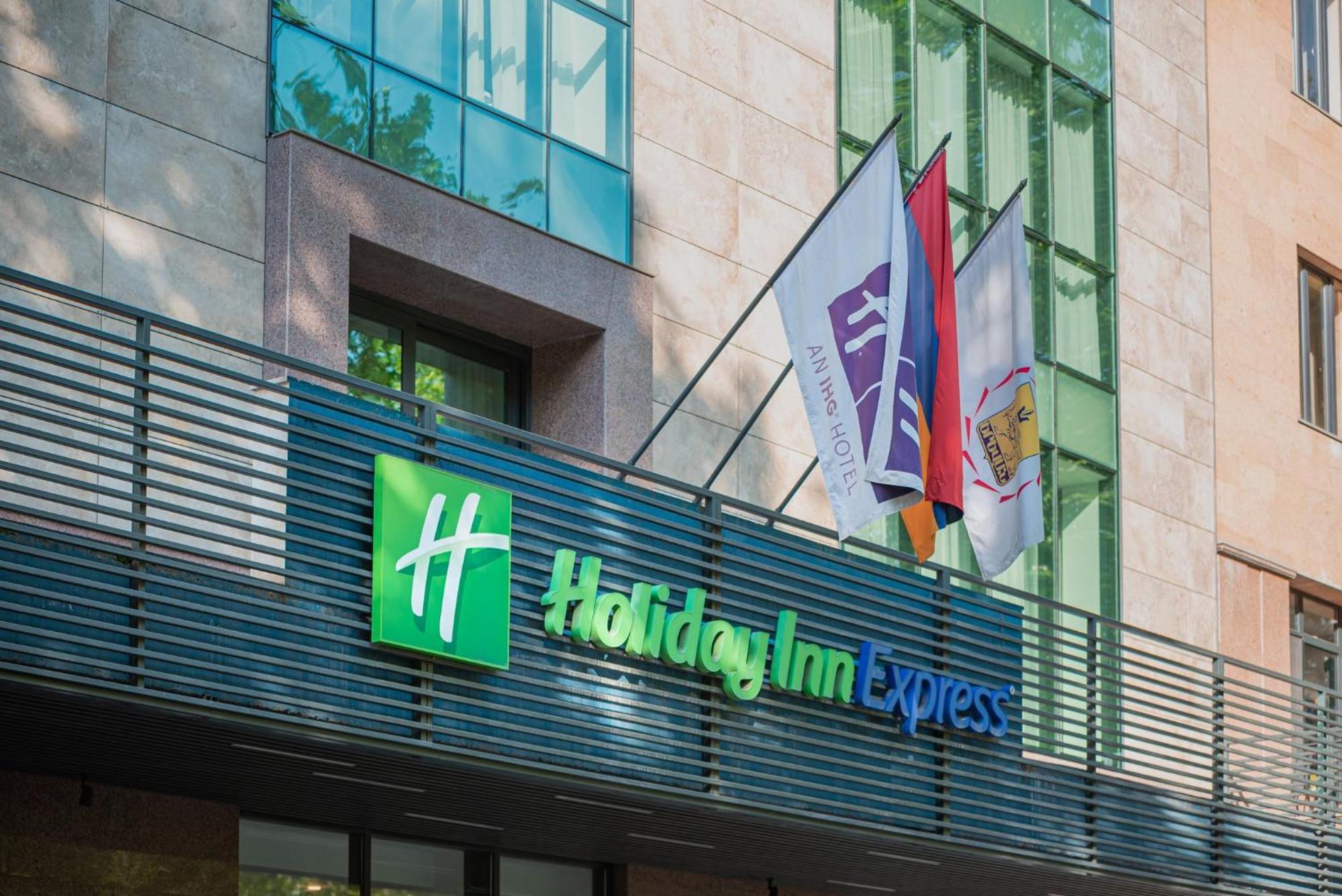 Holiday Inn Express - Yerevan, An Ihg Hotel Eksteriør billede