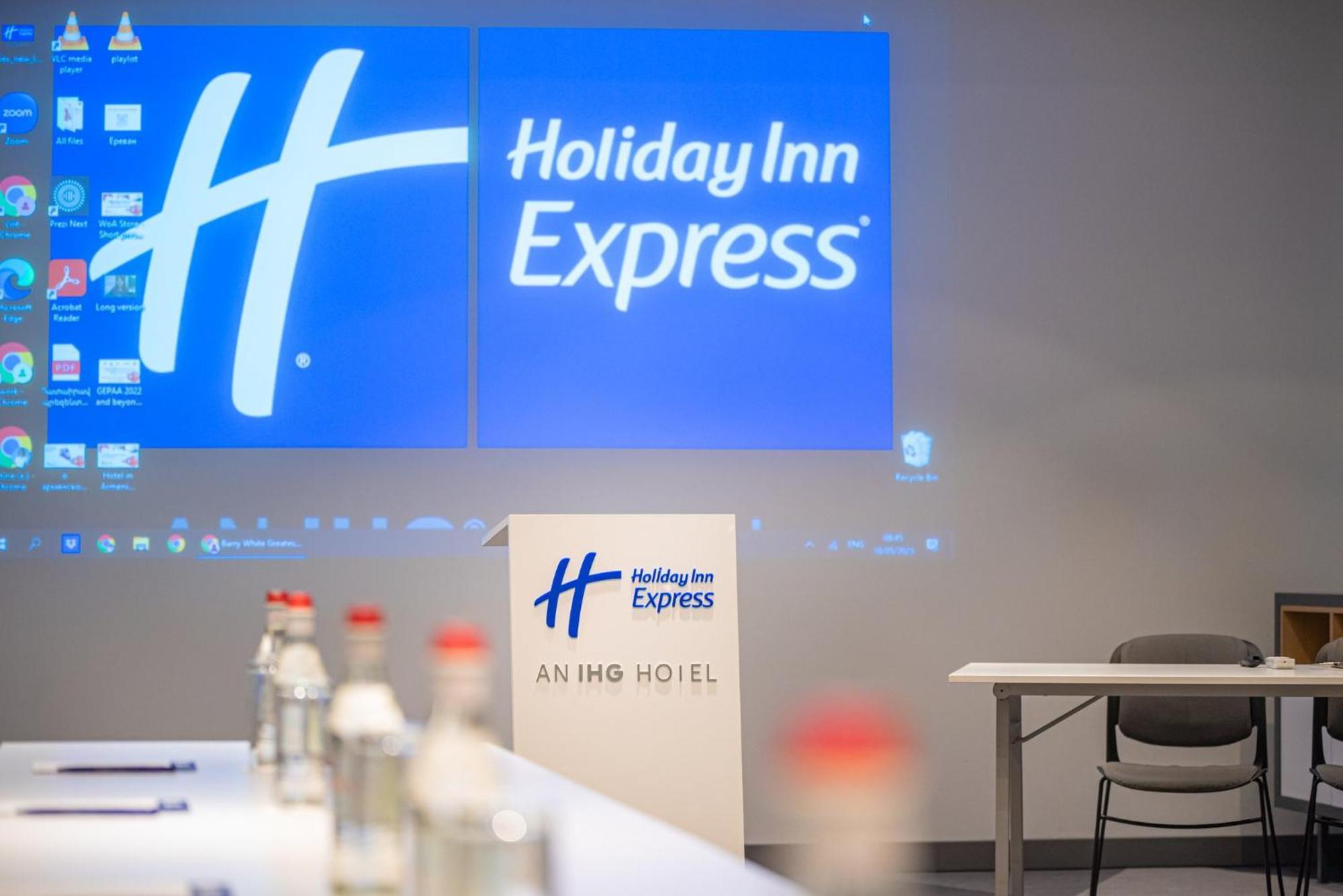 Holiday Inn Express - Yerevan, An Ihg Hotel Eksteriør billede